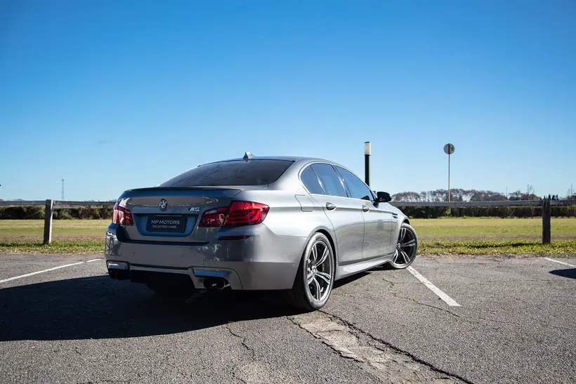BMW M5 F10 — foto 24